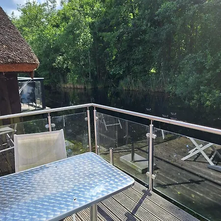 Am Wasser, Bootshaus * Güstrow