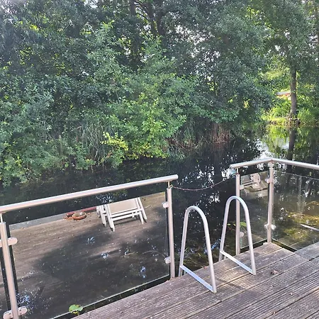 펜션 Am Wasser, Bootshaus
